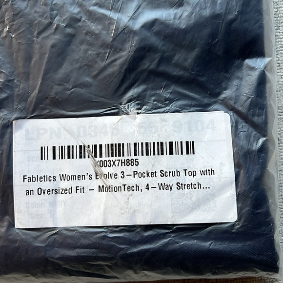 Evolve Fabletics Scrub Top - Picture 7 of 7